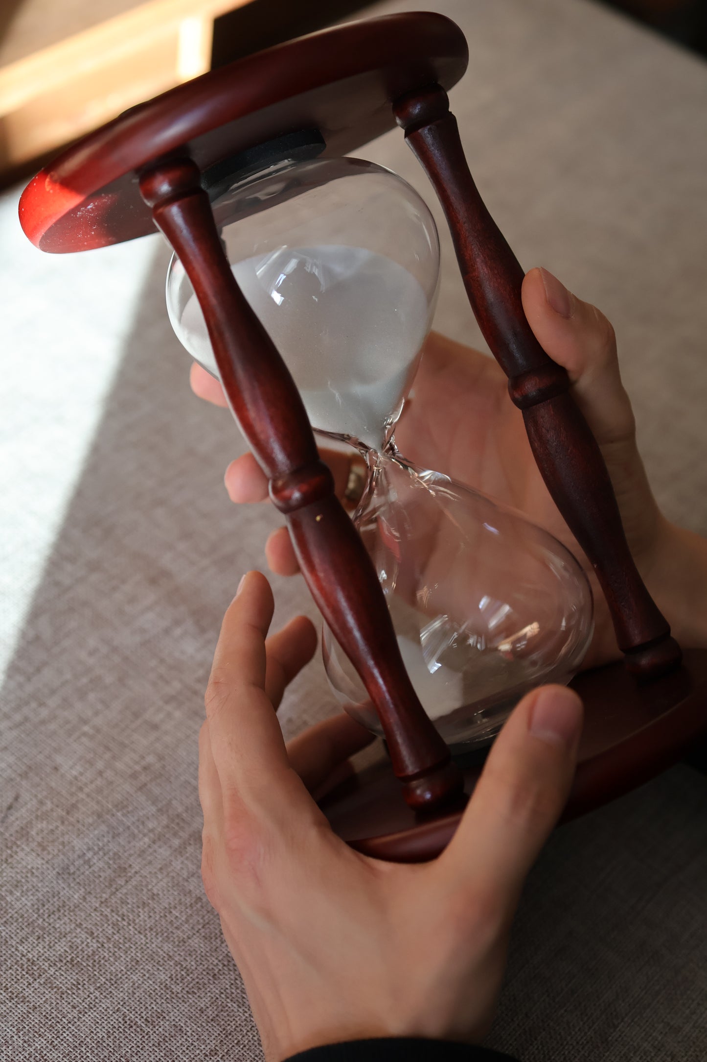 Coming soon - Sanduhr aus Echtholz