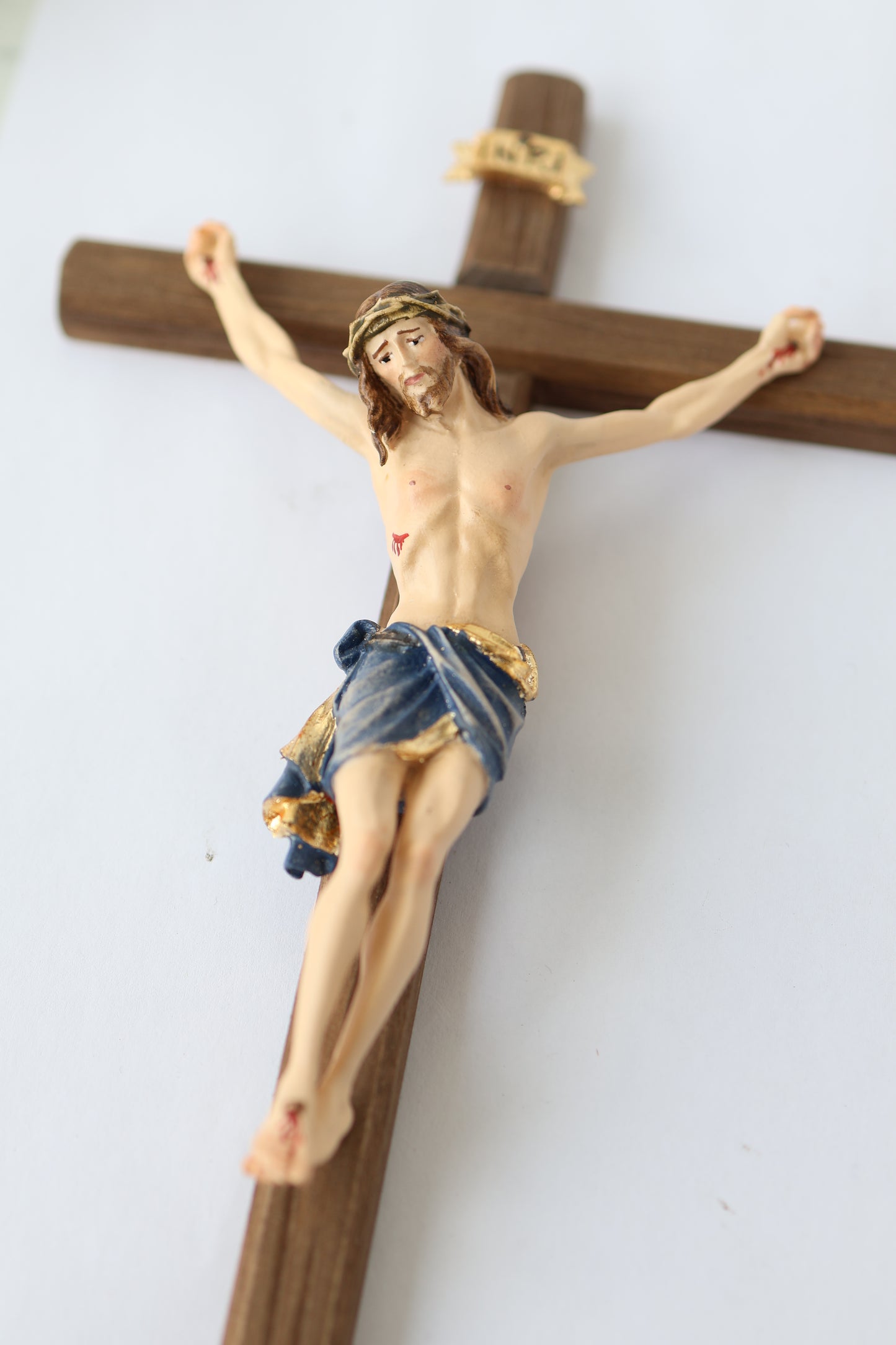 Coming soon - Wandkreuz Siena handgeschnitzt, Echtholz, 28cm