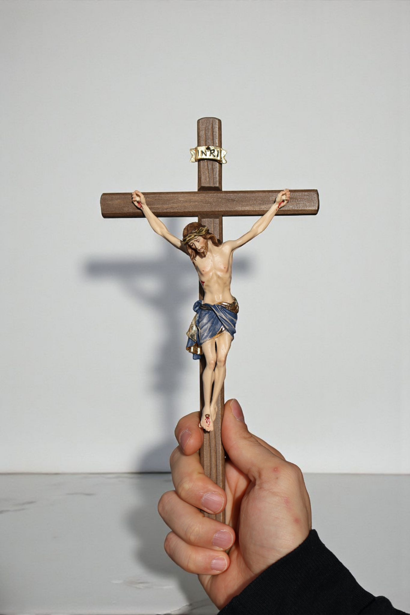 Coming soon - Wandkreuz Siena handgeschnitzt, Echtholz, 28cm