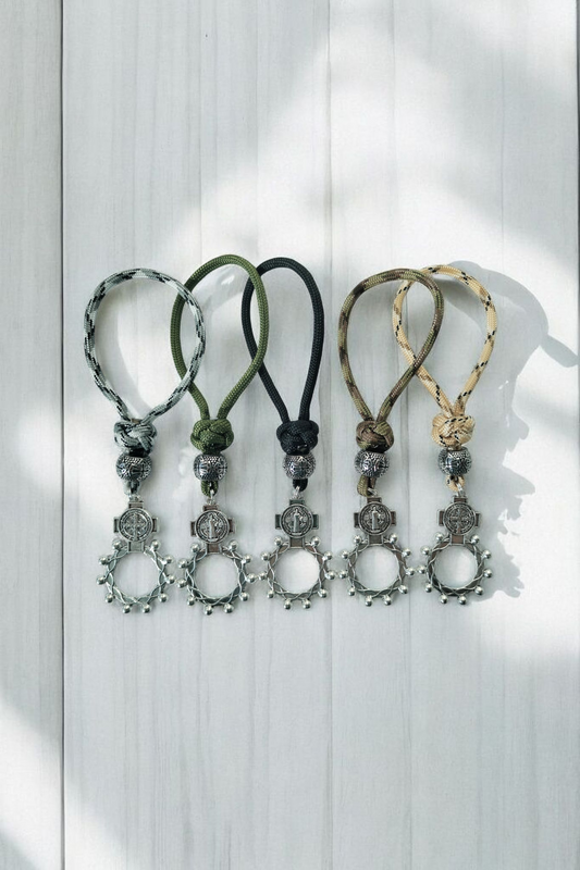 Fingerrosenkranz mit Paracord