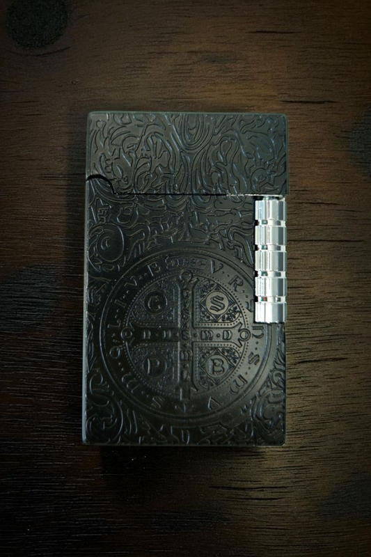 St. Benediktus Feuerzeug schwarz