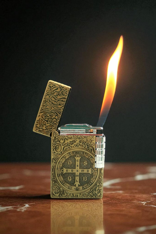 St. Benediktus Feuerzeug gold