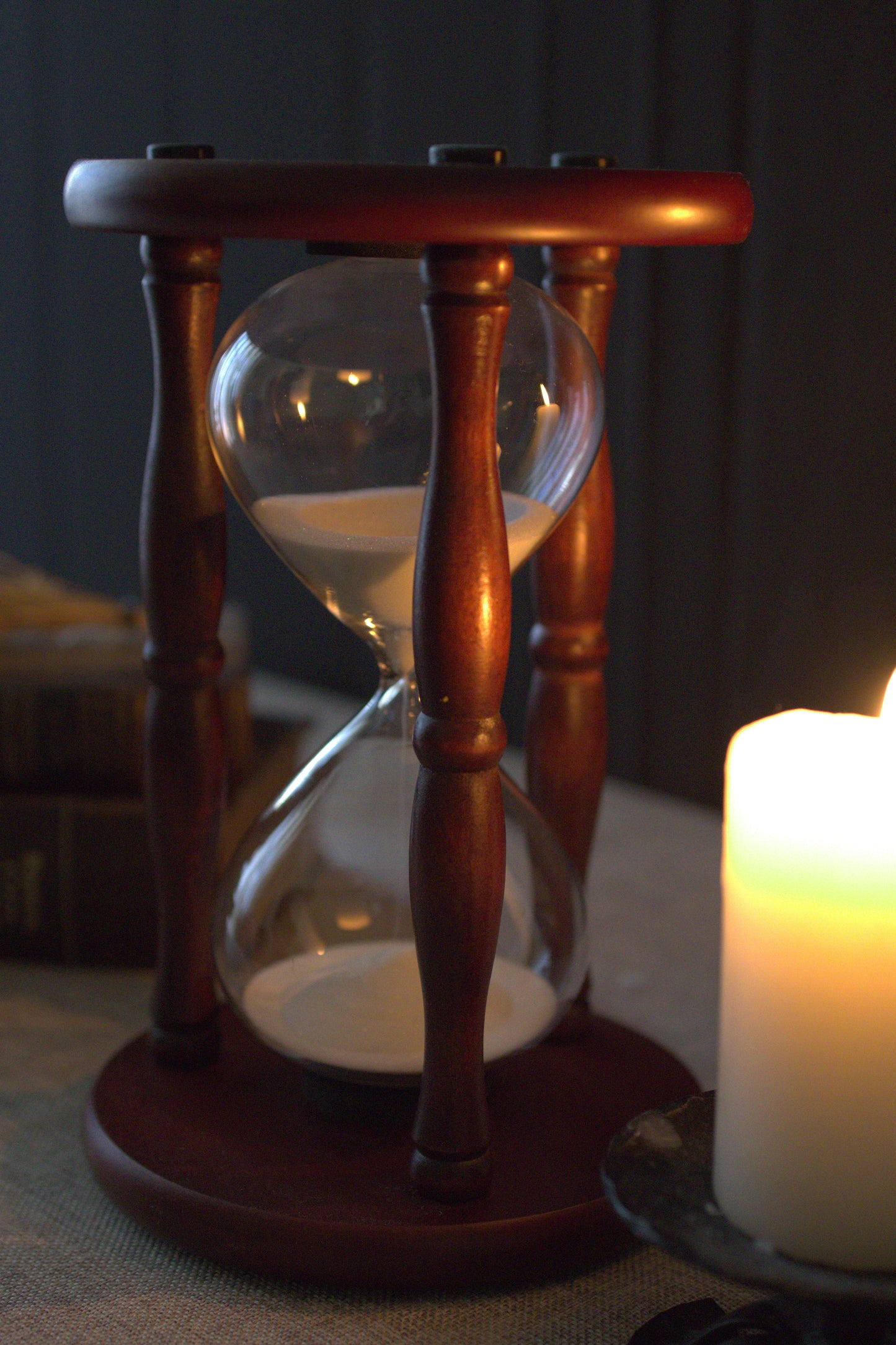 Coming soon - Sanduhr aus Echtholz