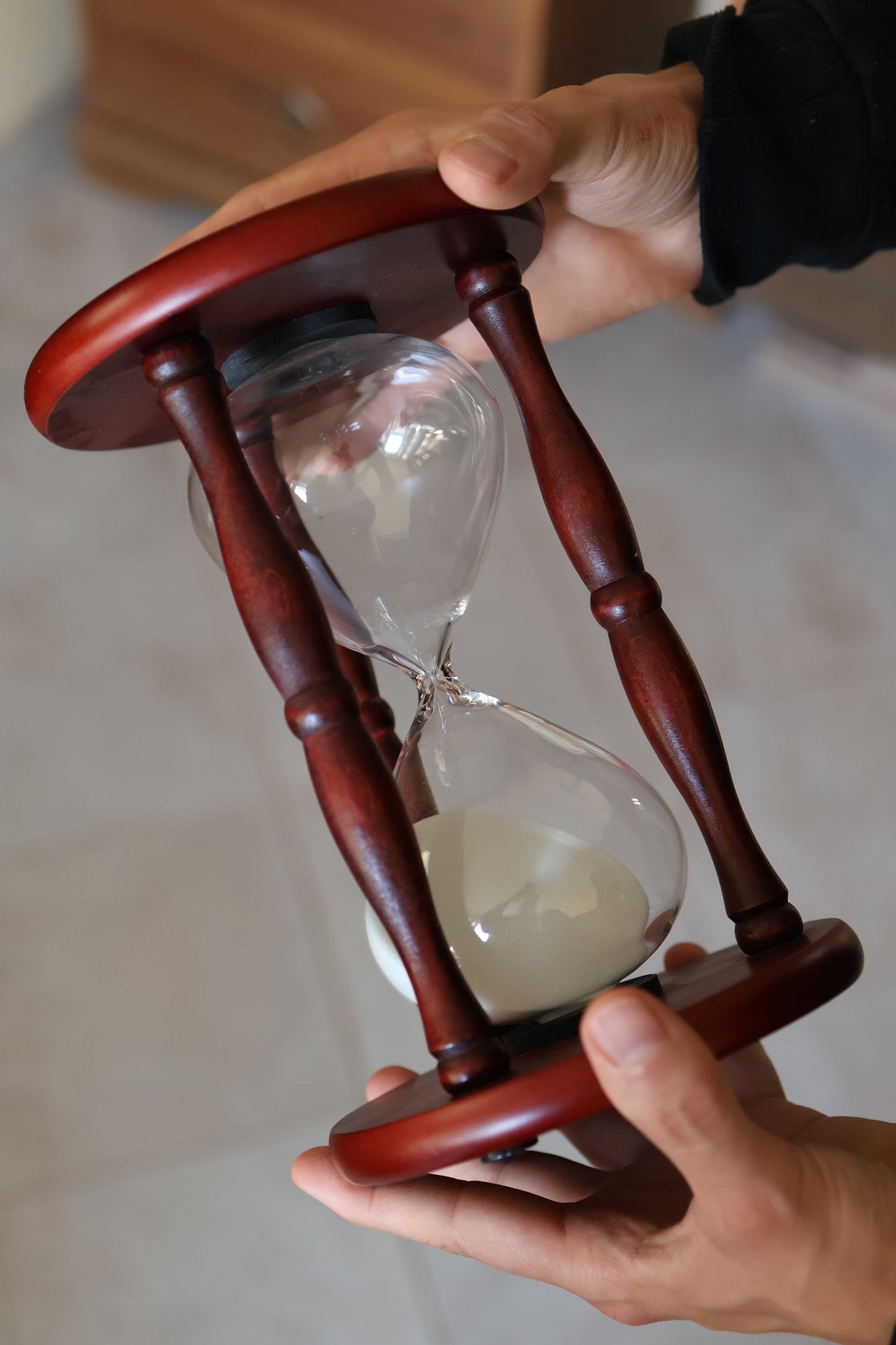 Coming soon - Sanduhr aus Echtholz