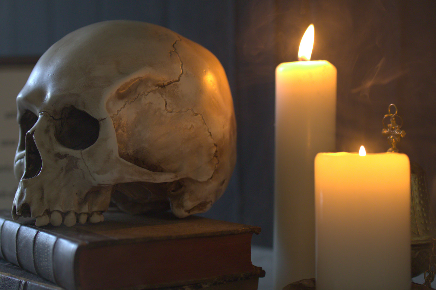 Lebensgroßer Totenkopf aus Kunstharz (handbemalt)