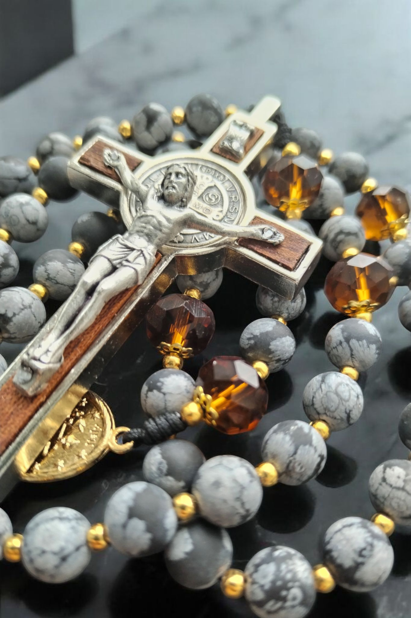 St. Benediktus Bernstein Rosenkranz