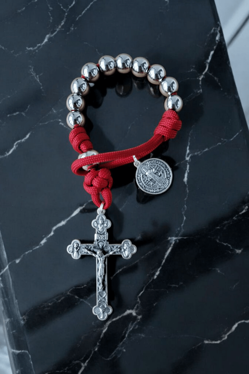 Fingerrosenkranz Paracord silber/rot - MarcellusOnlineShop
