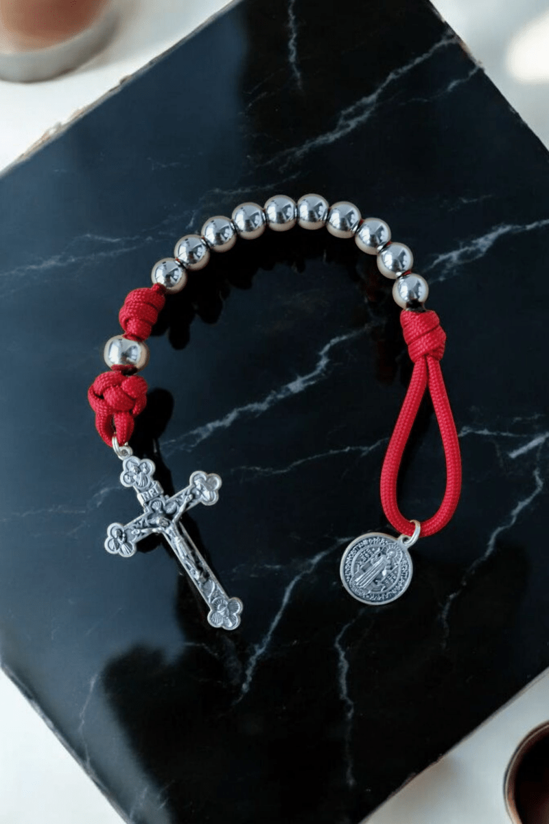 Fingerrosenkranz Paracord silber/rot - MarcellusOnlineShop