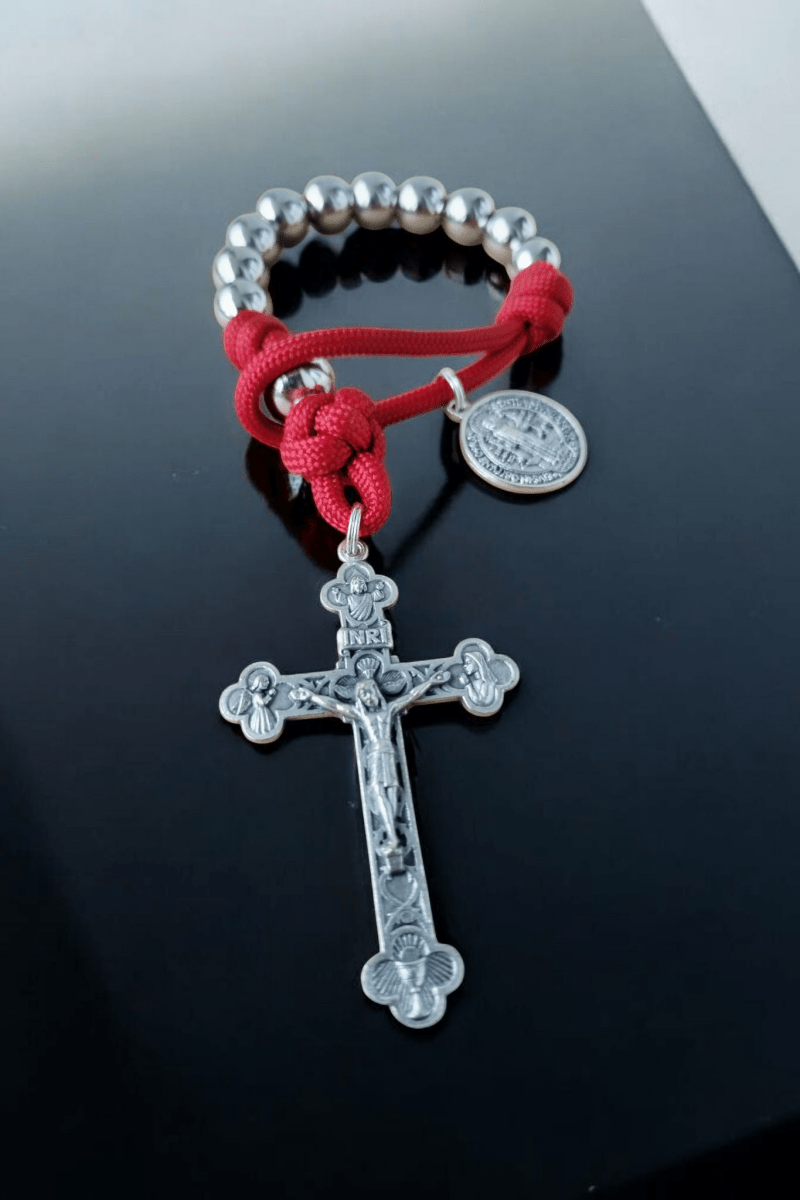 Fingerrosenkranz Paracord silber/rot - MarcellusOnlineShop