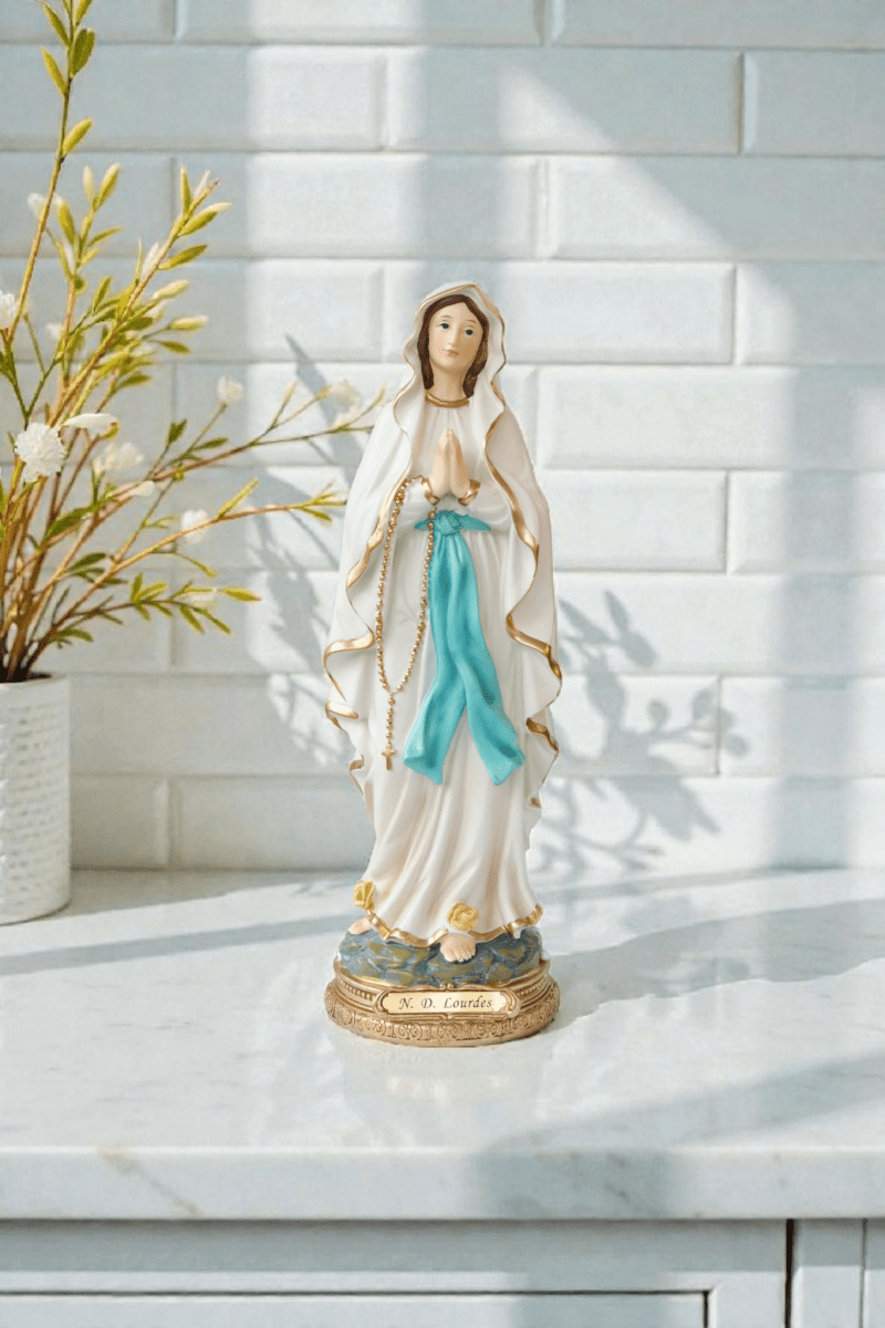Statue der Muttergottes von Lourdes aus farbig handbemaltem Kunstharz, Höhe 32 cm