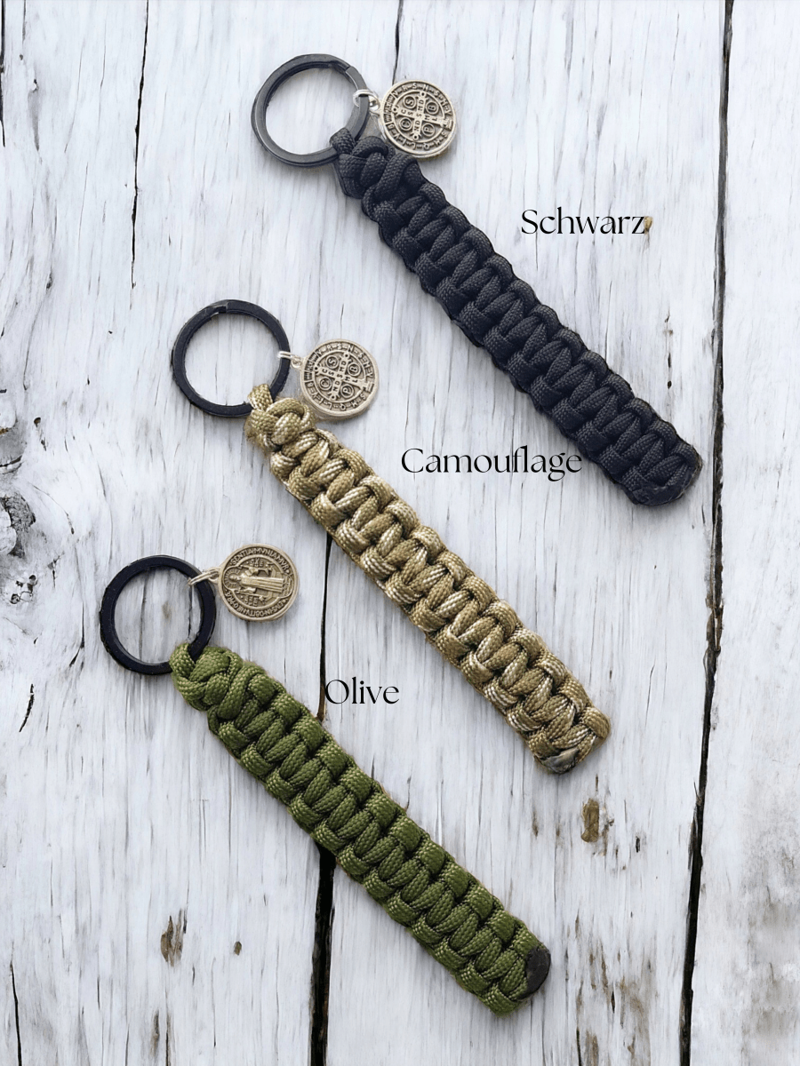Handgefertigter Schlüsselanhänger aus 550 Paracord in Camouflage, Oliv oder Schwarz, Gesamtlänge 15 cm mit 3 cm Schlüsselring