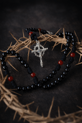 Handgefertigter Passionsrosenkranz aus schwarzem 550 Paracord mit Steinperlen, Länge etwa 55 cm inklusive Kreuz