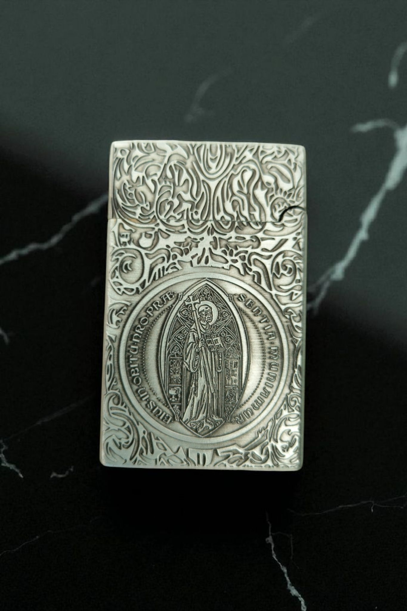 St. Benediktus Feuerzeug silber