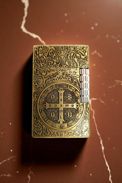 St. Benediktus Feuerzeug gold