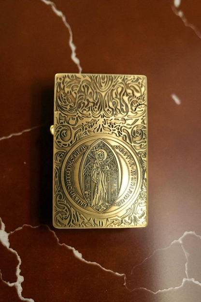 St. Benediktus Feuerzeug gold