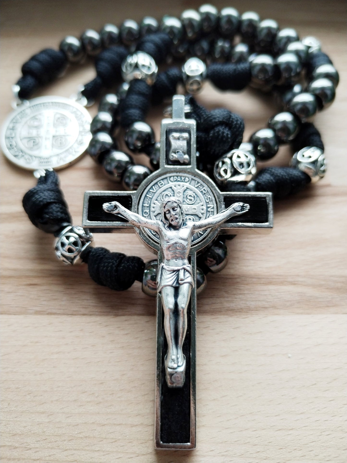 St. Benediktus Paracord-Rosenkranz anthrazit