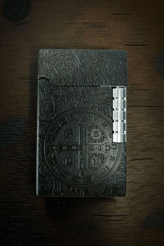 St. Benediktus Feuerzeug schwarz - MarcellusOnlineShop