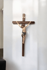 Handgeschnitztes Wandkreuz Siena aus Lindenholz, farbig handbemalt, Höhe 47 cm, Breite 20 cm, gefertigt in Italien